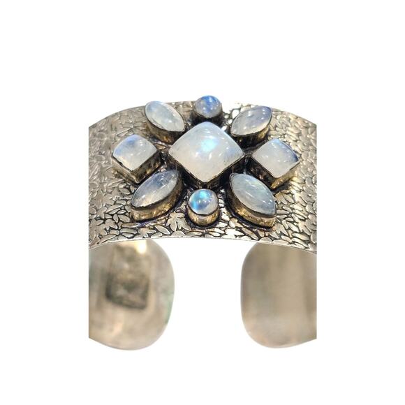 🌙 Rainbow Moonstone Flower Cuff Bracelet - Leaf Textured Silver - Picture 2 of 6